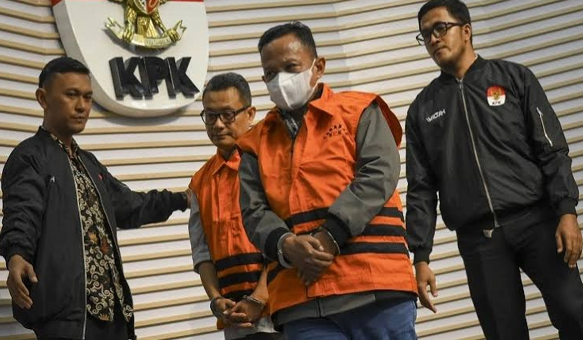 Reaksi-Politik-dan-Pengaruh-ke-Pemerintahan-Daerah