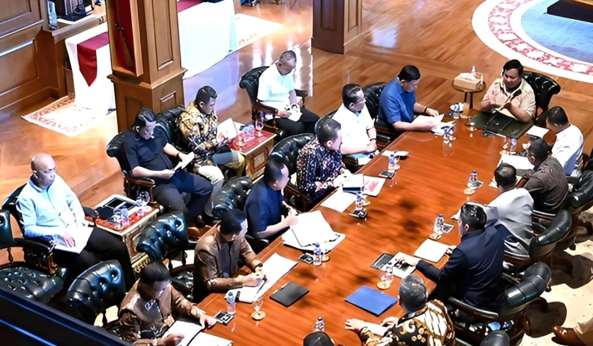 Prabowo Kumpulkan Menteri Hingga Kapolri ke Hambalang, Bahas Apa?