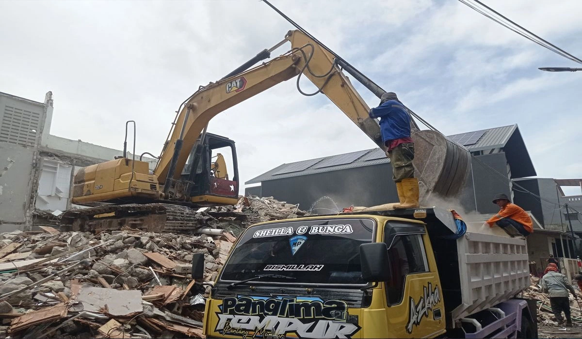 Rumah Ahmad Sahroni Dibongkar, Polisi Cari Bukti Penjarahan