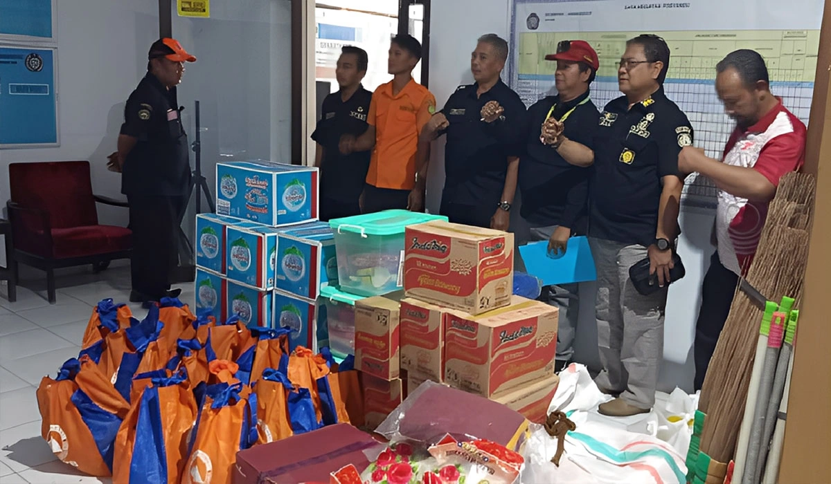 Banjir Rob Kandanghaur, Pemkab Indramayu Turun Tangan Salurkan Bantuan