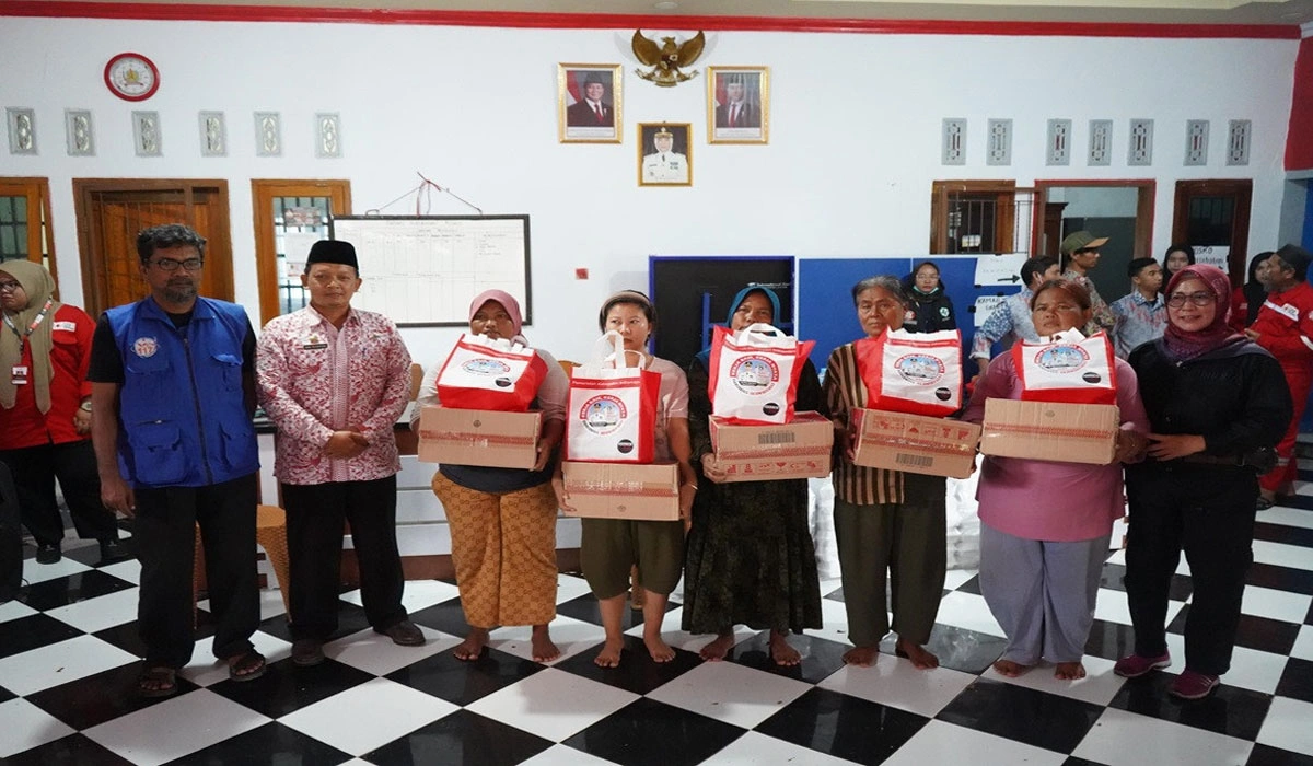 Peran Relawan Dalam Menghadapi Banjir Rob